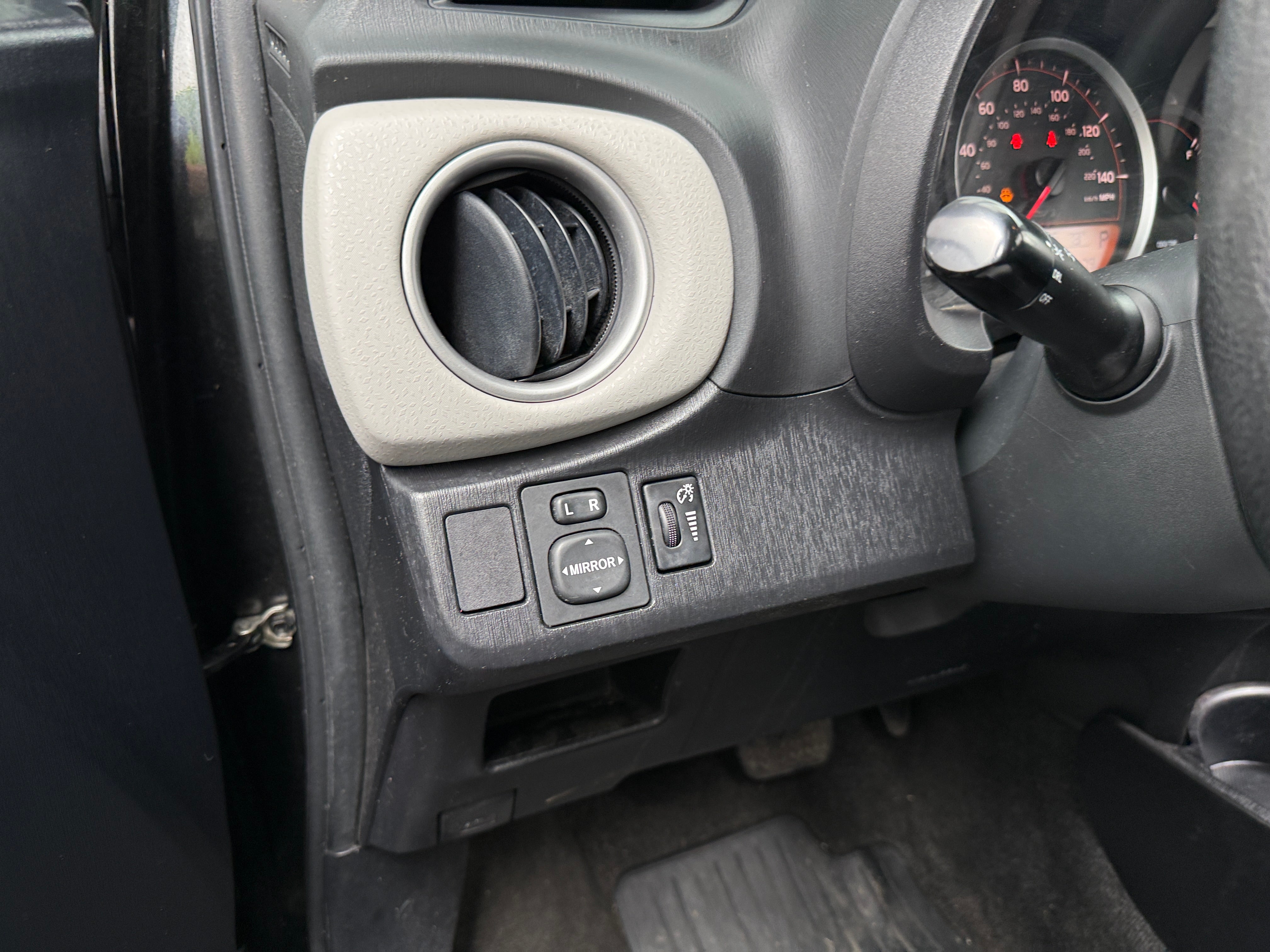 Used 2014 Toyota Yaris LE with VIN JTDKTUD35ED576968 for sale in Pewaukee, WI
