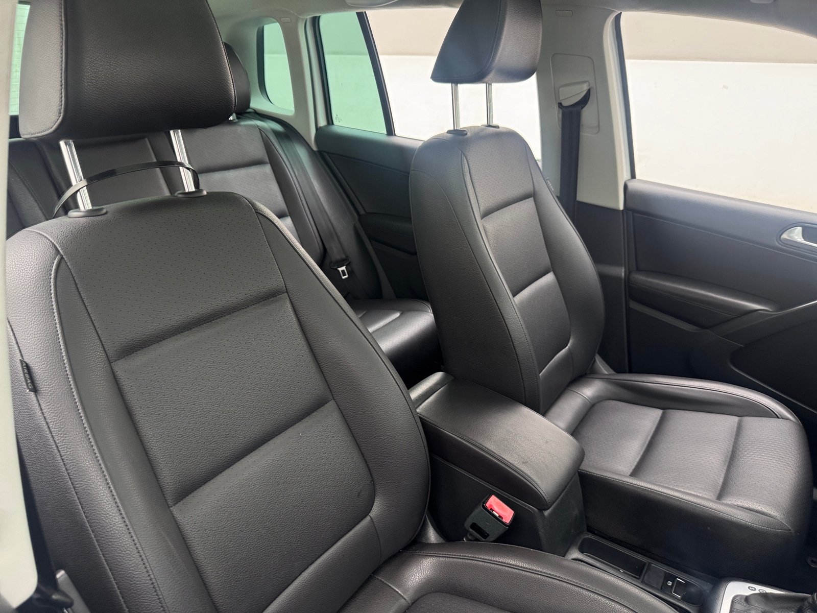 Thumbnail: 2016 Volkswagen Tiguan - 2