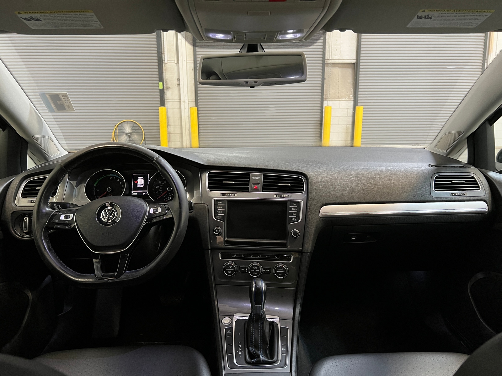 Thumbnail: 2016 Volkswagen e-Golf - 2