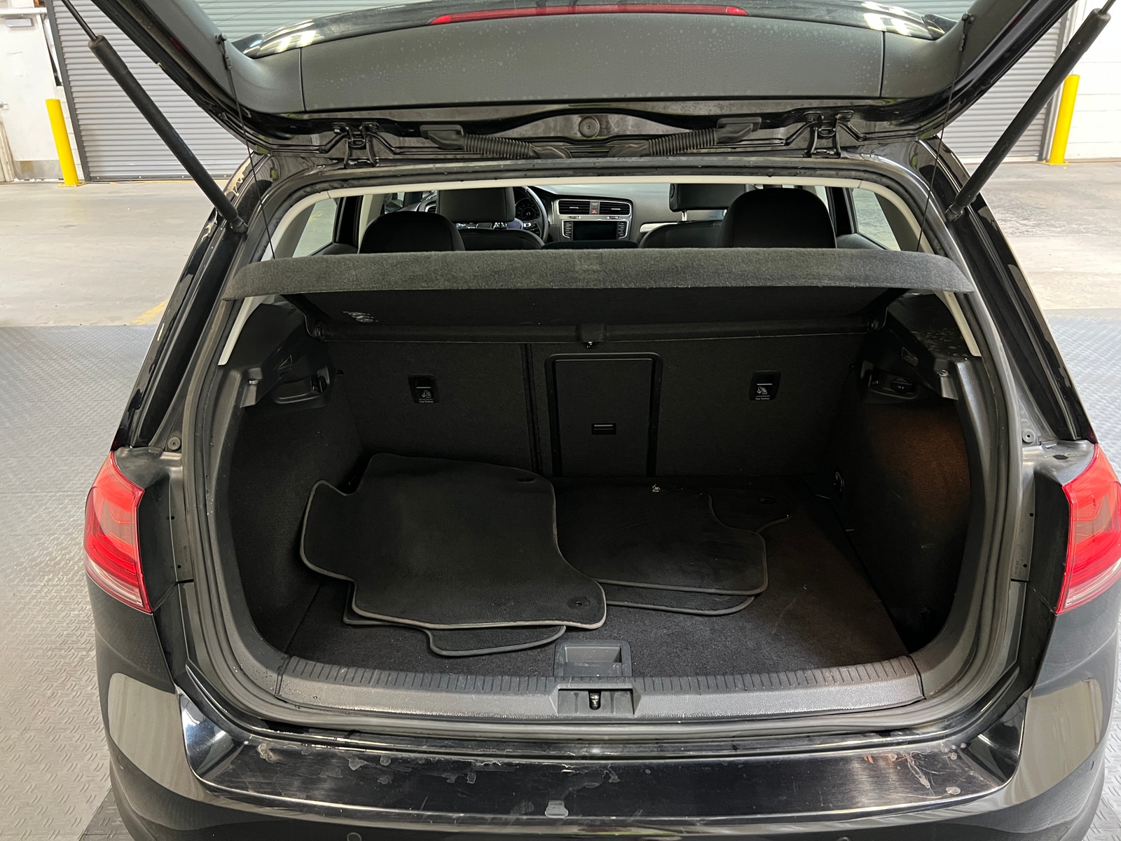 Thumbnail: 2016 Volkswagen e-Golf - 6