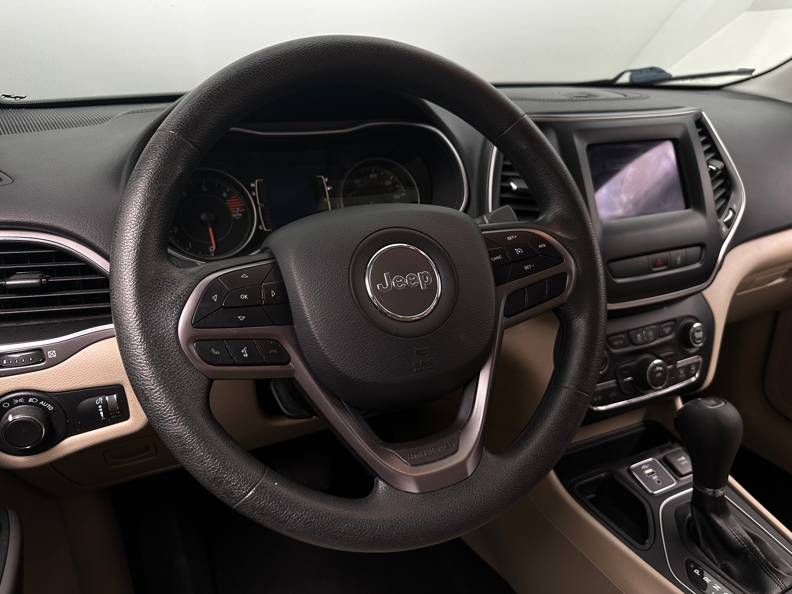 Thumbnail: 2021 Jeep Cherokee - 5