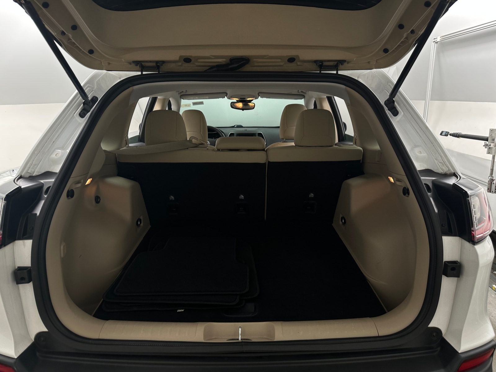 Thumbnail: 2021 Jeep Cherokee - 7
