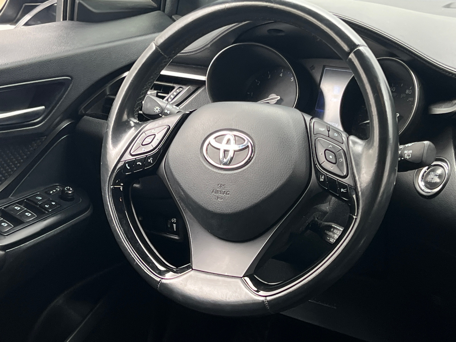 Thumbnail: 2018 Toyota C-HR - 5