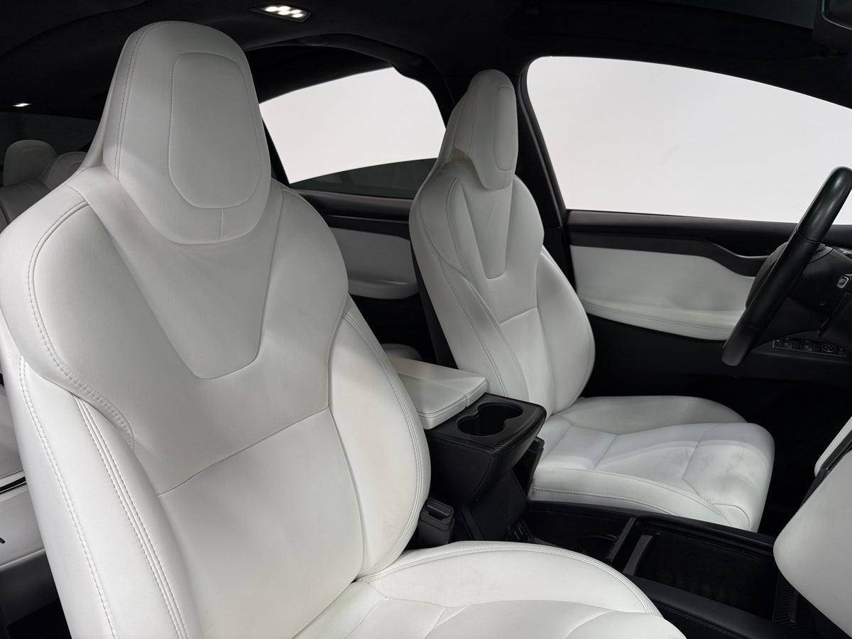 2018 Tesla Model X 75D in White — photo 2