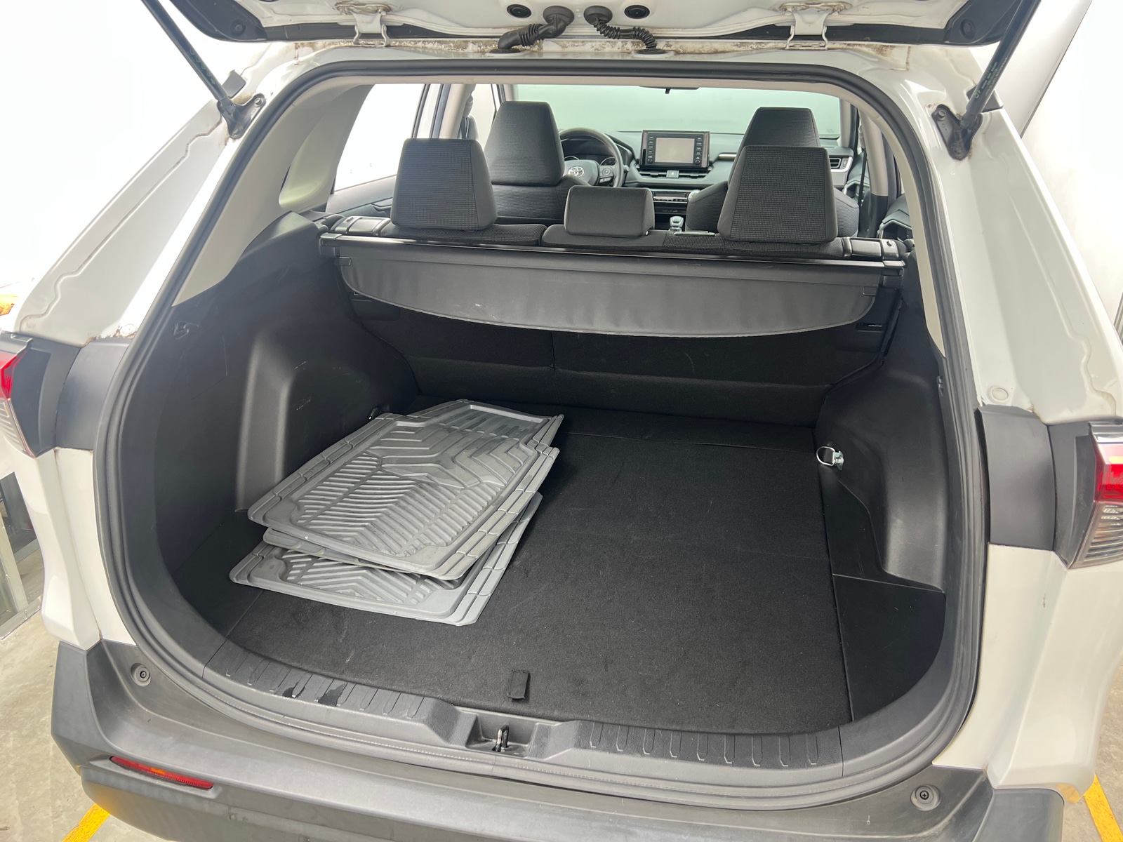 Thumbnail: 2019 Toyota RAV4 - 7