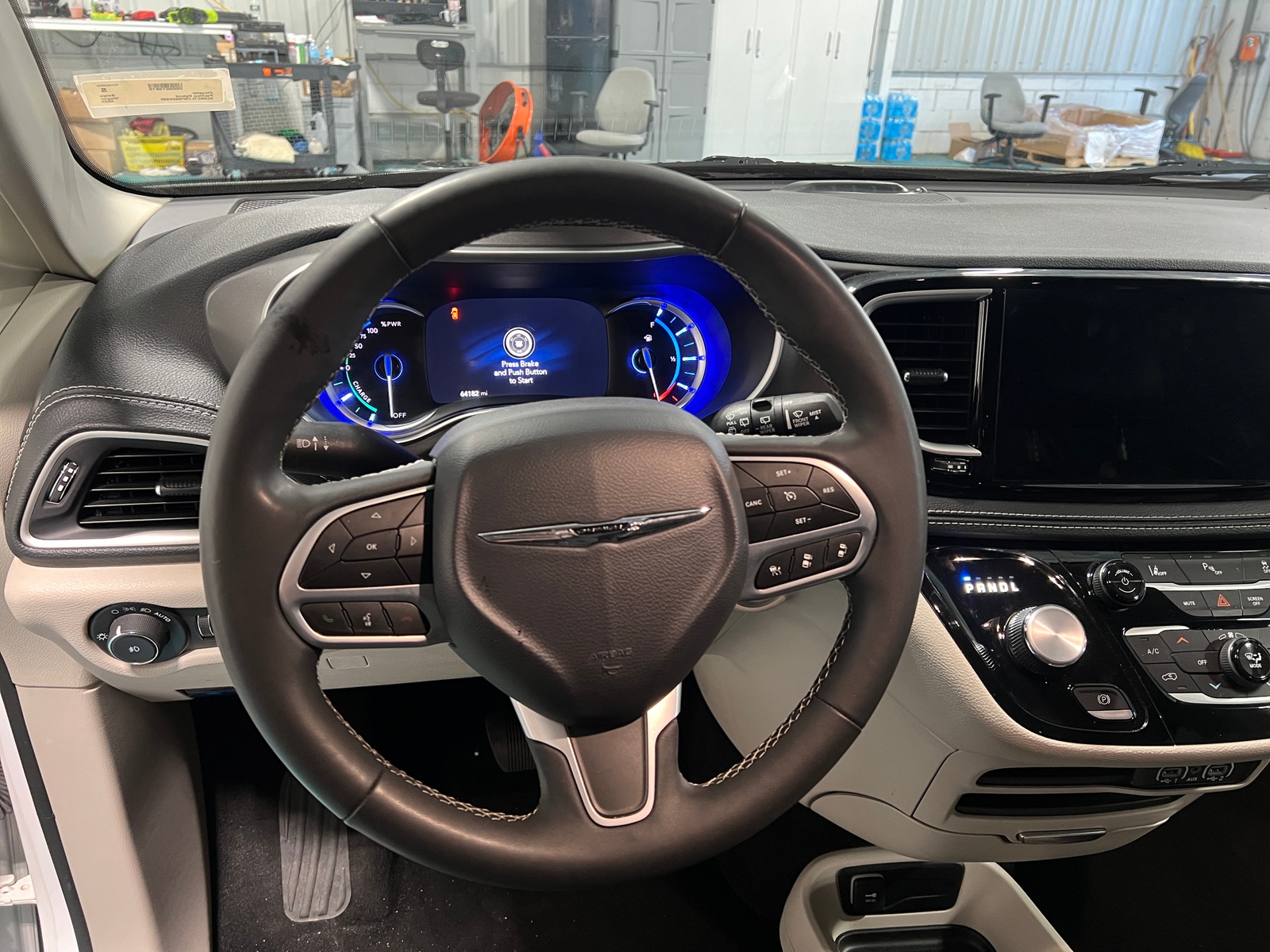 Thumbnail: 2023 Chrysler Pacifica - 4