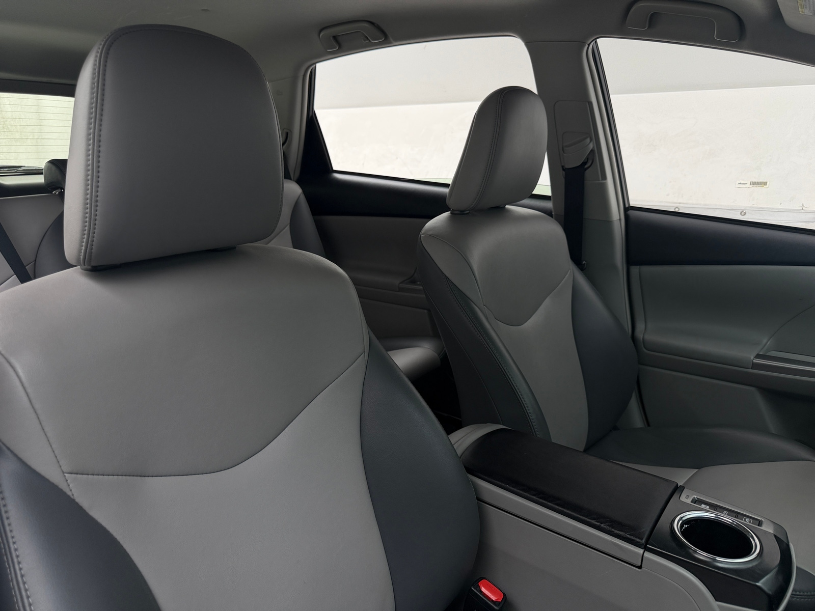 Thumbnail: 2015 Toyota Prius v - 2