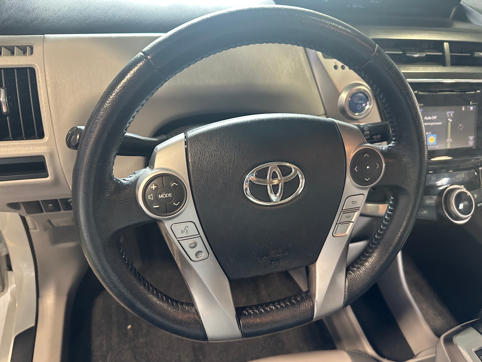 Thumbnail: 2015 Toyota Prius v - 5