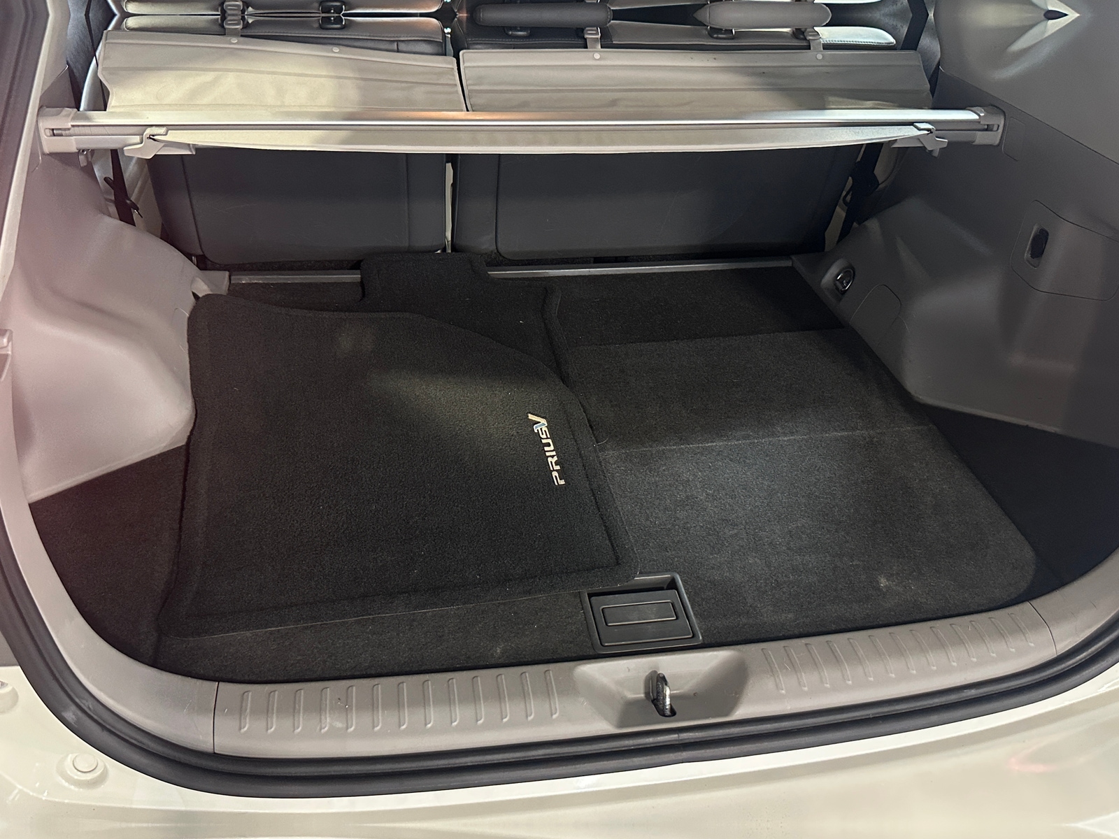 Thumbnail: 2015 Toyota Prius v - 7