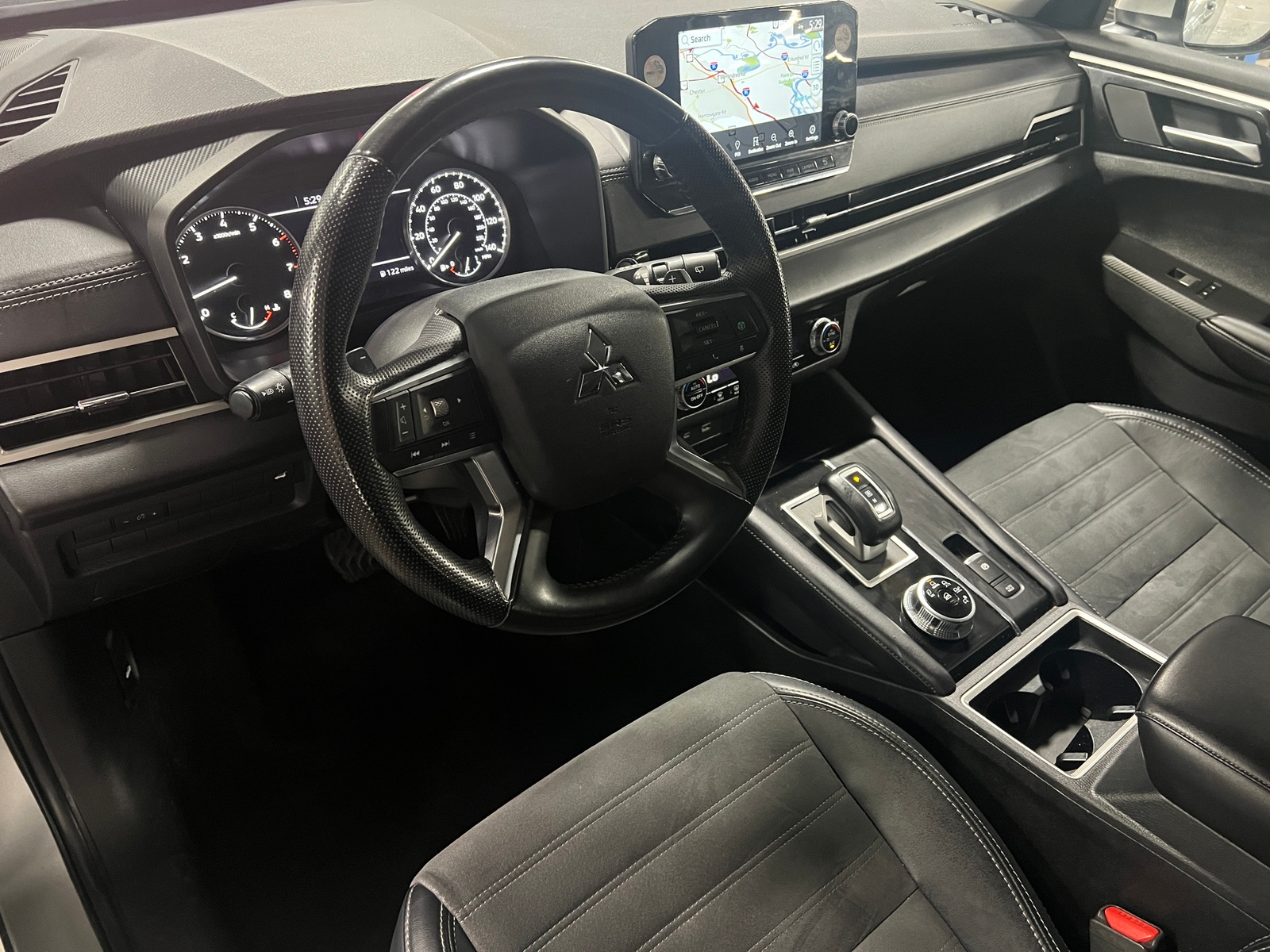 Thumbnail: 2024 Mitsubishi Outlander - 4