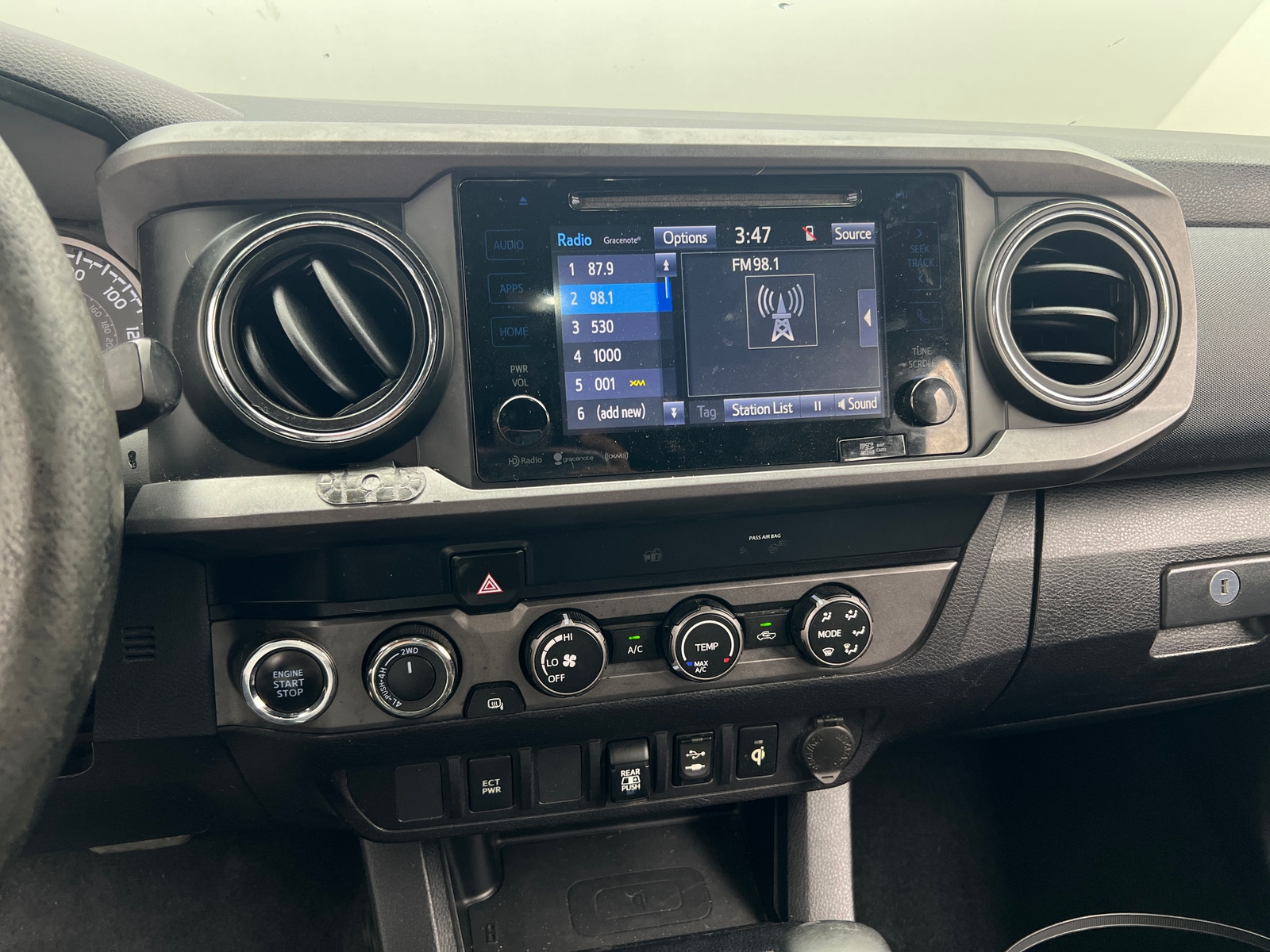 Thumbnail: 2019 Toyota Tacoma - 4