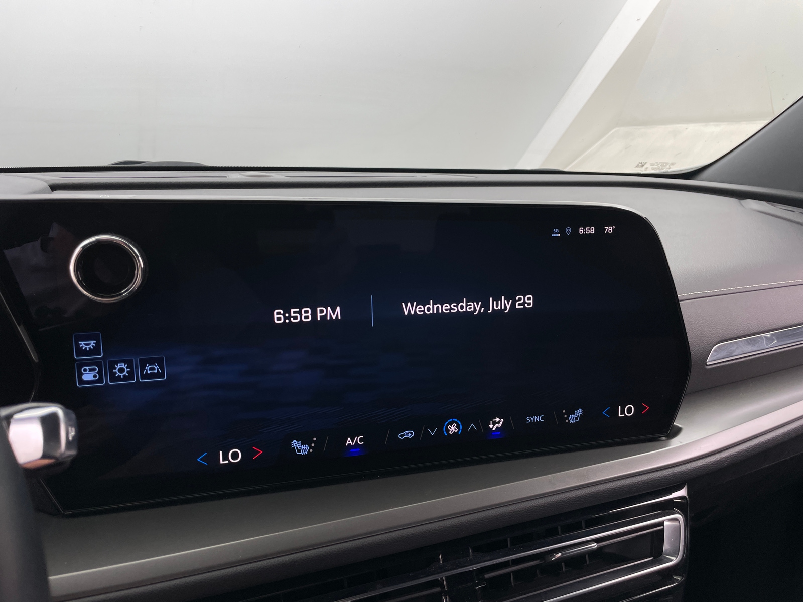 Thumbnail: 2025 Chevrolet Traverse - 3