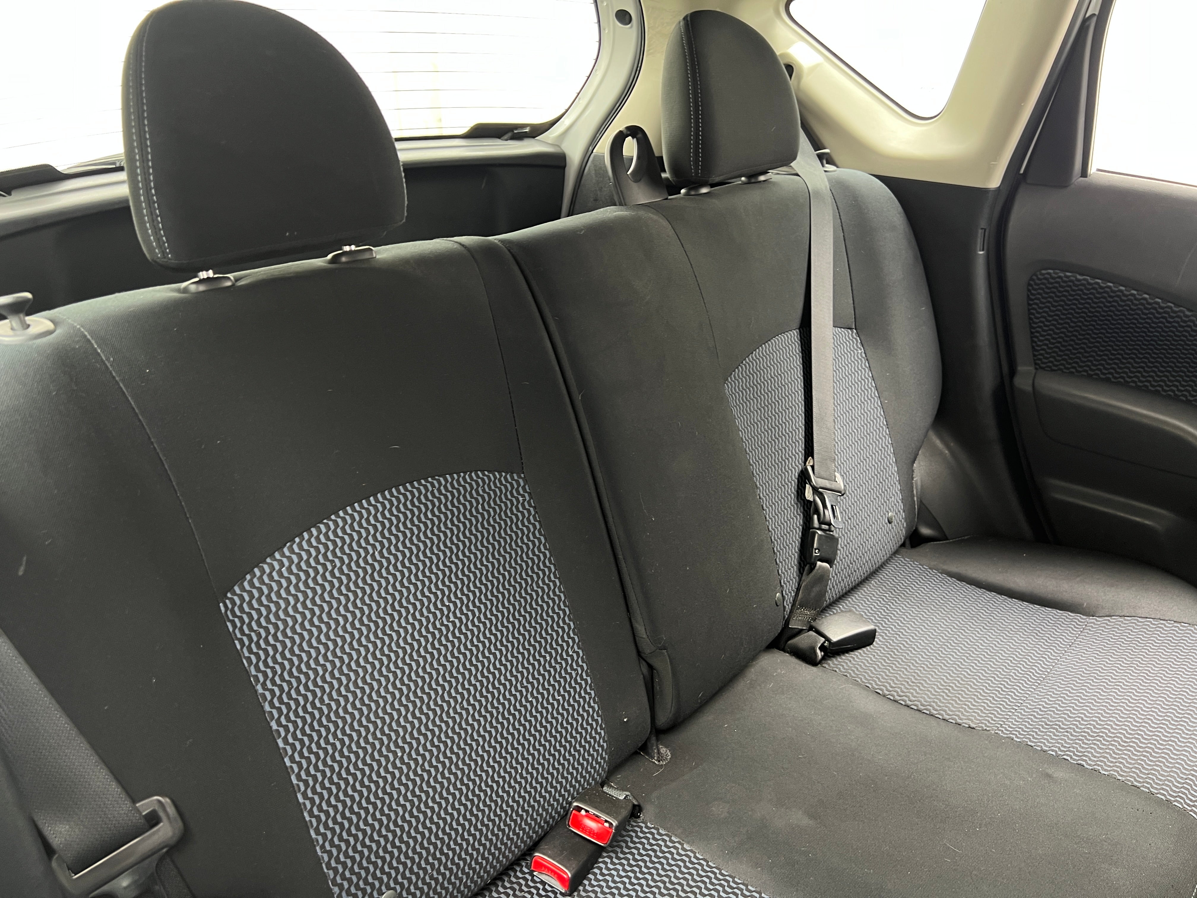 Used 2018 Nissan Versa Note SV with VIN 3N1CE2CP9JL352083 for sale in Pewaukee, WI