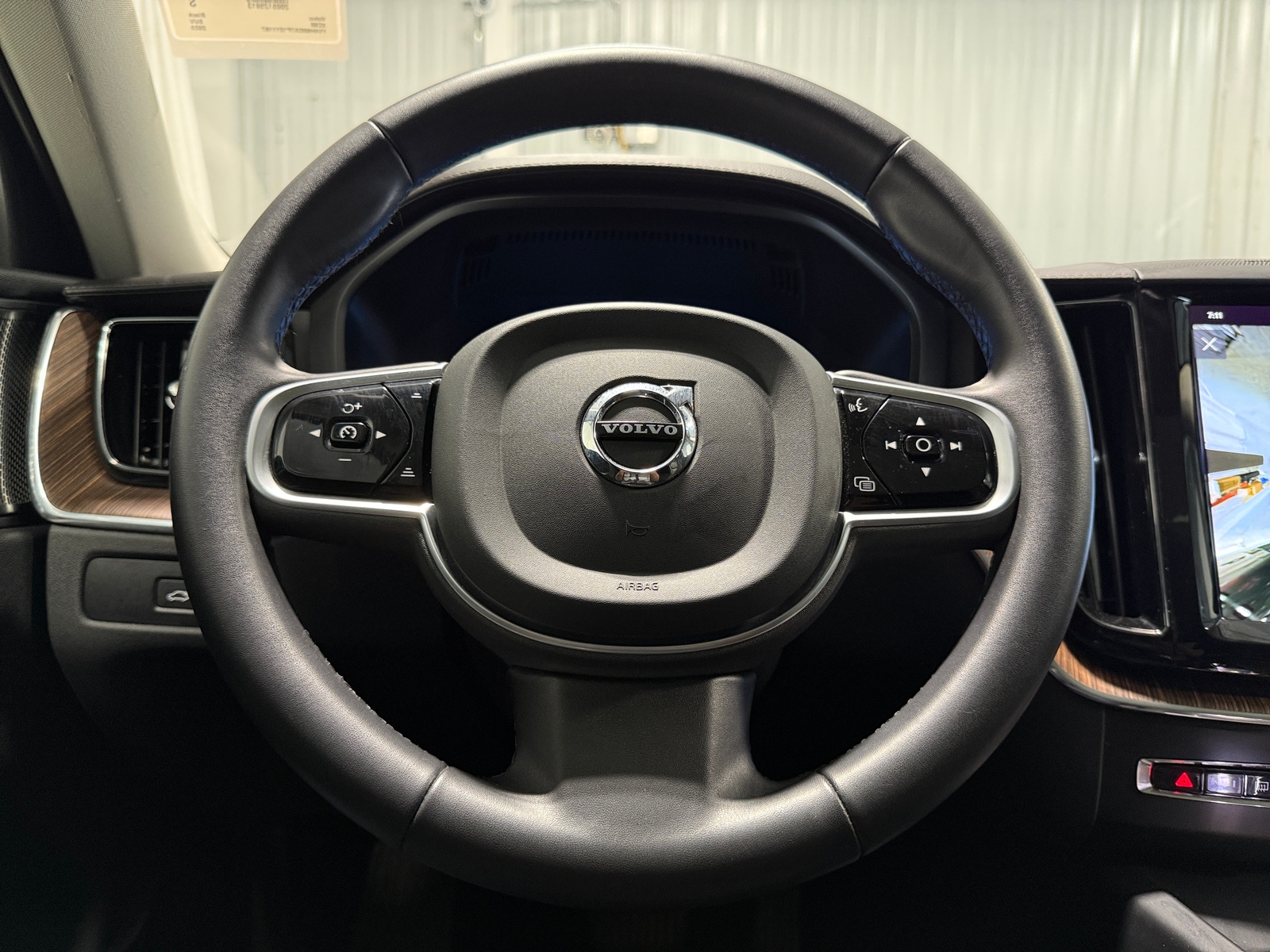 Thumbnail: 2023 Volvo XC60 - 4