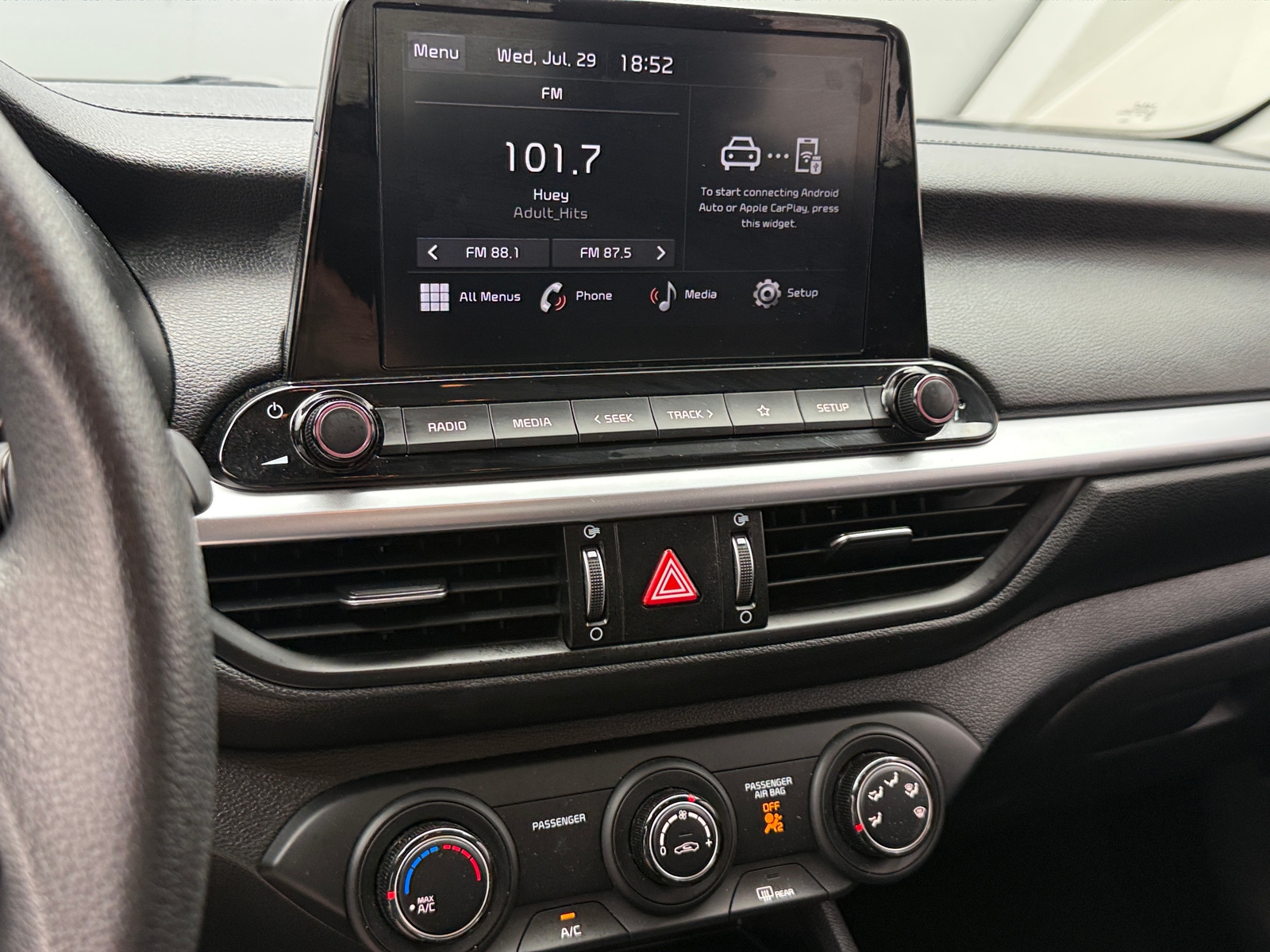 Thumbnail: 2023 Kia Forte - 4