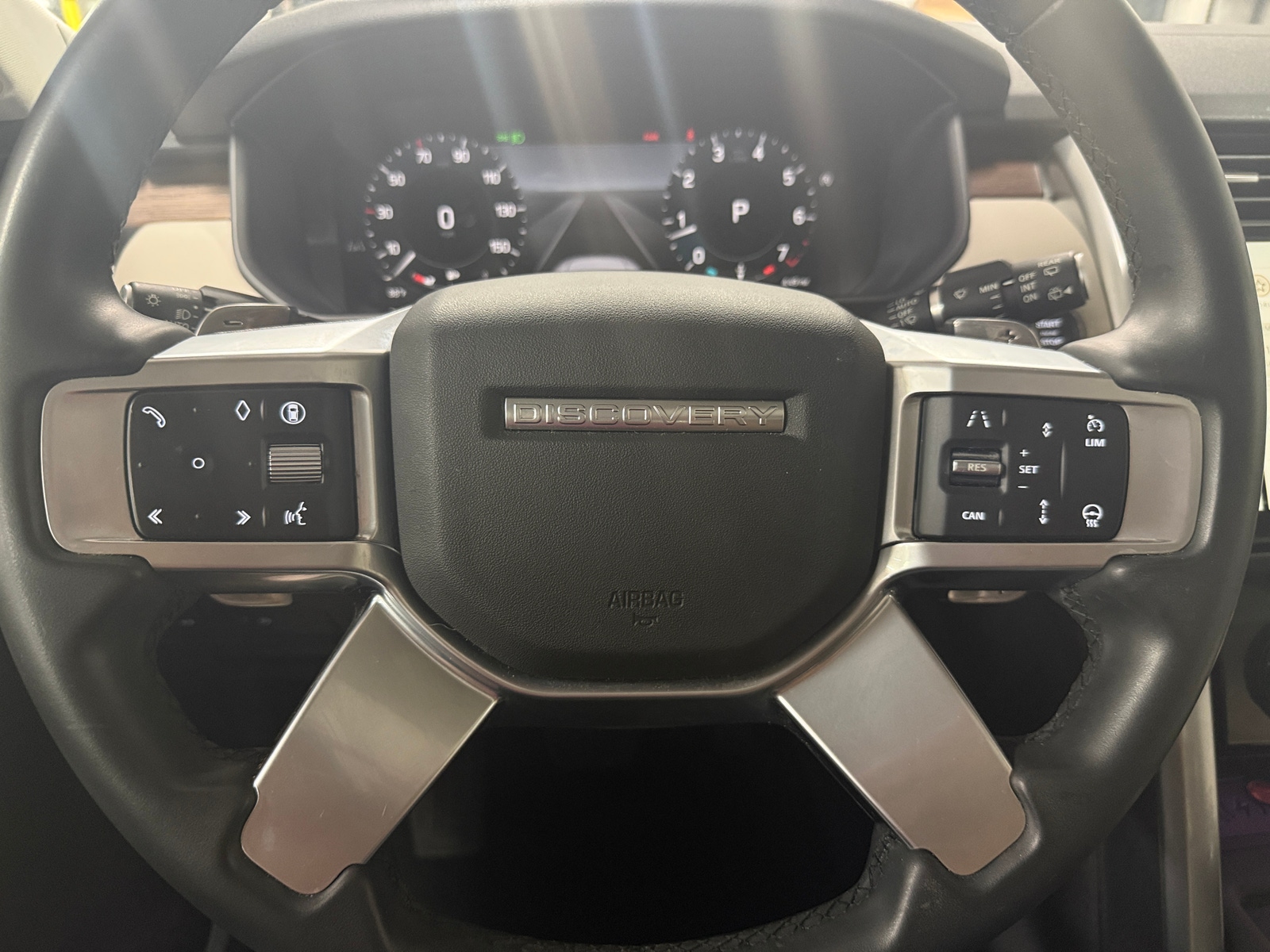 Thumbnail: 2024 Land Rover Discovery - 4