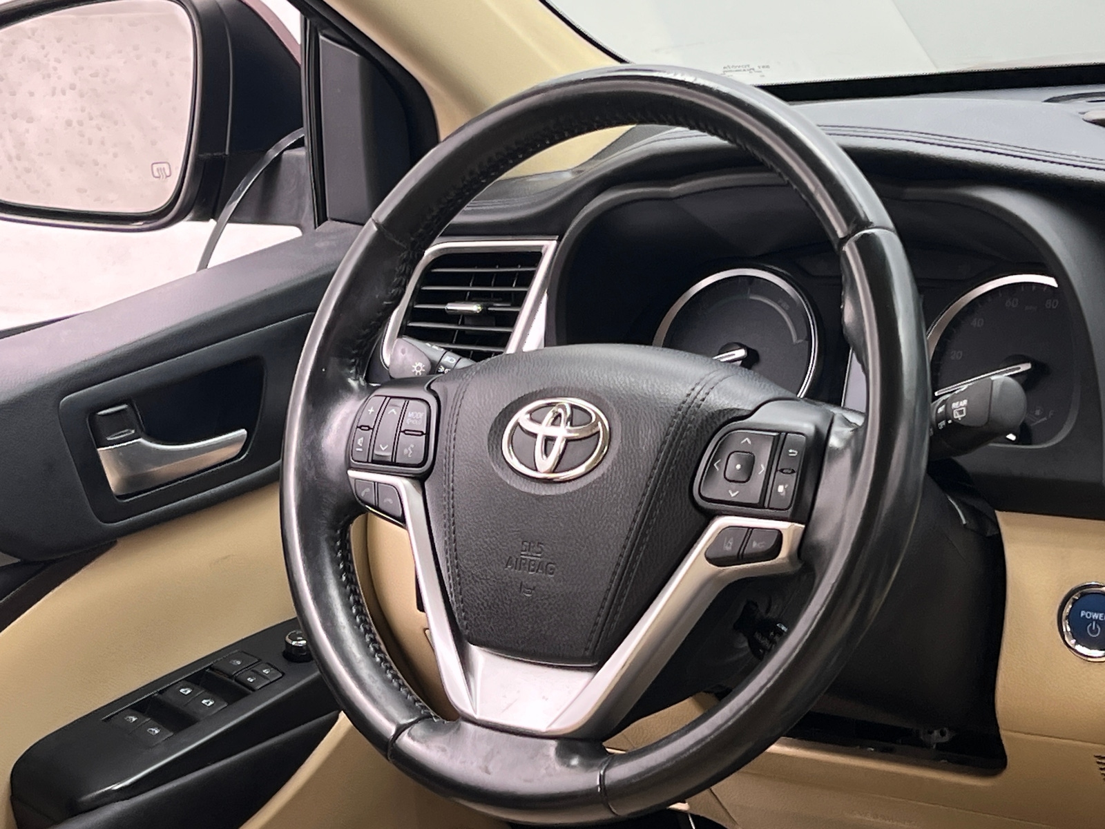Thumbnail: 2017 Toyota Highlander - 4