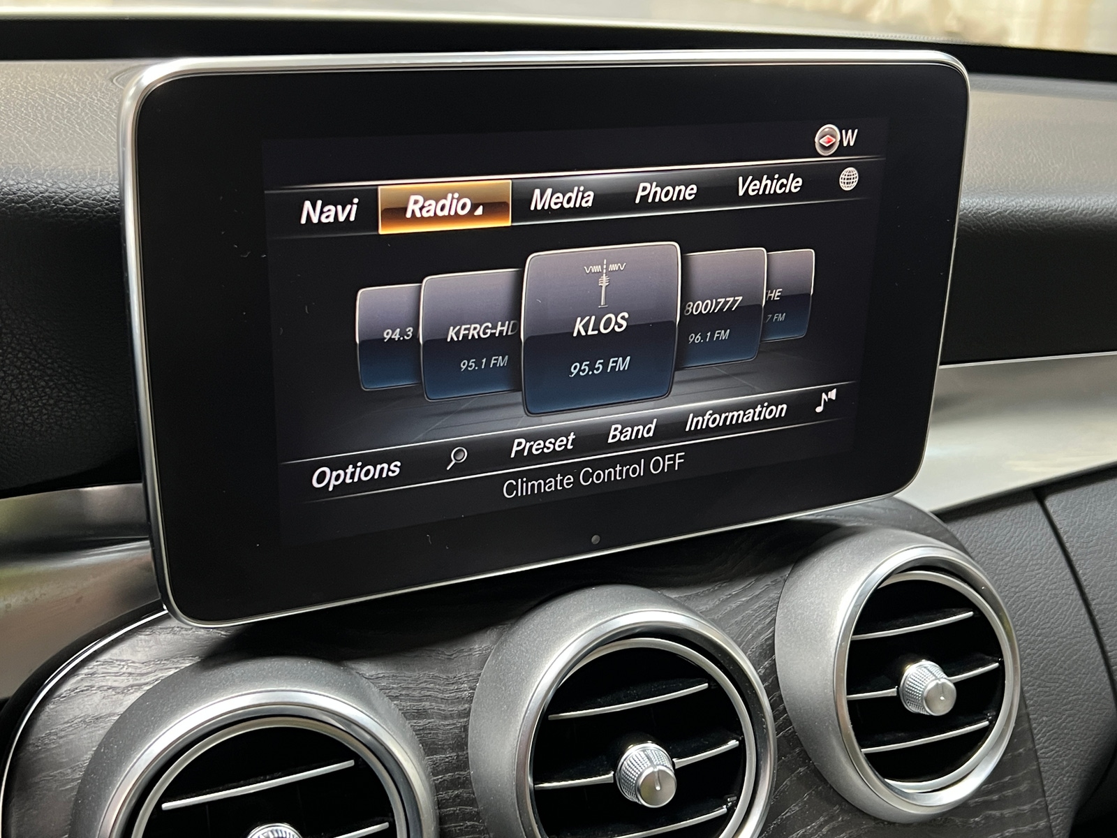 Thumbnail: 2016 Mercedes-Benz C-Class - 3