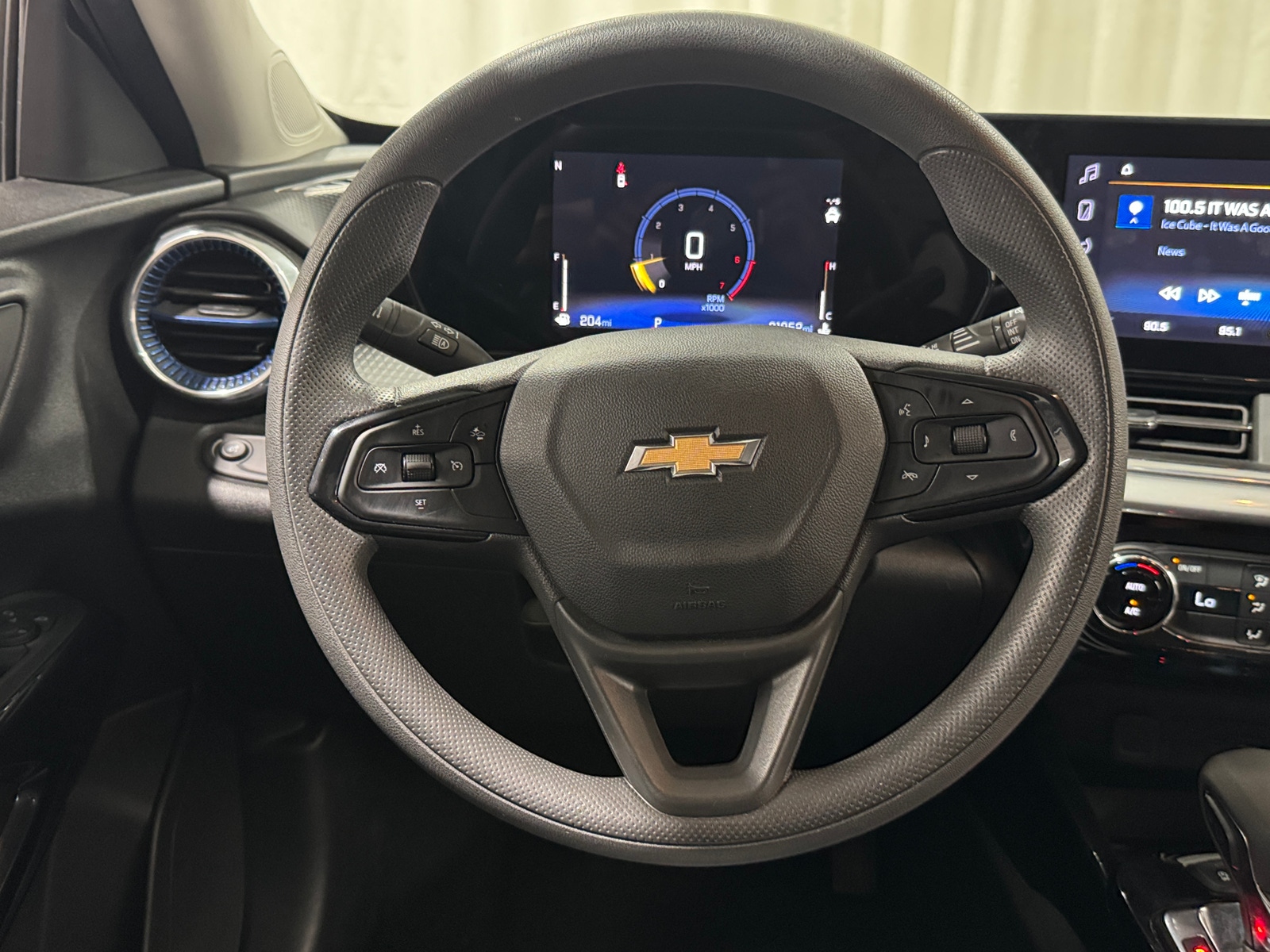 Thumbnail: 2025 Chevrolet Trax - 4