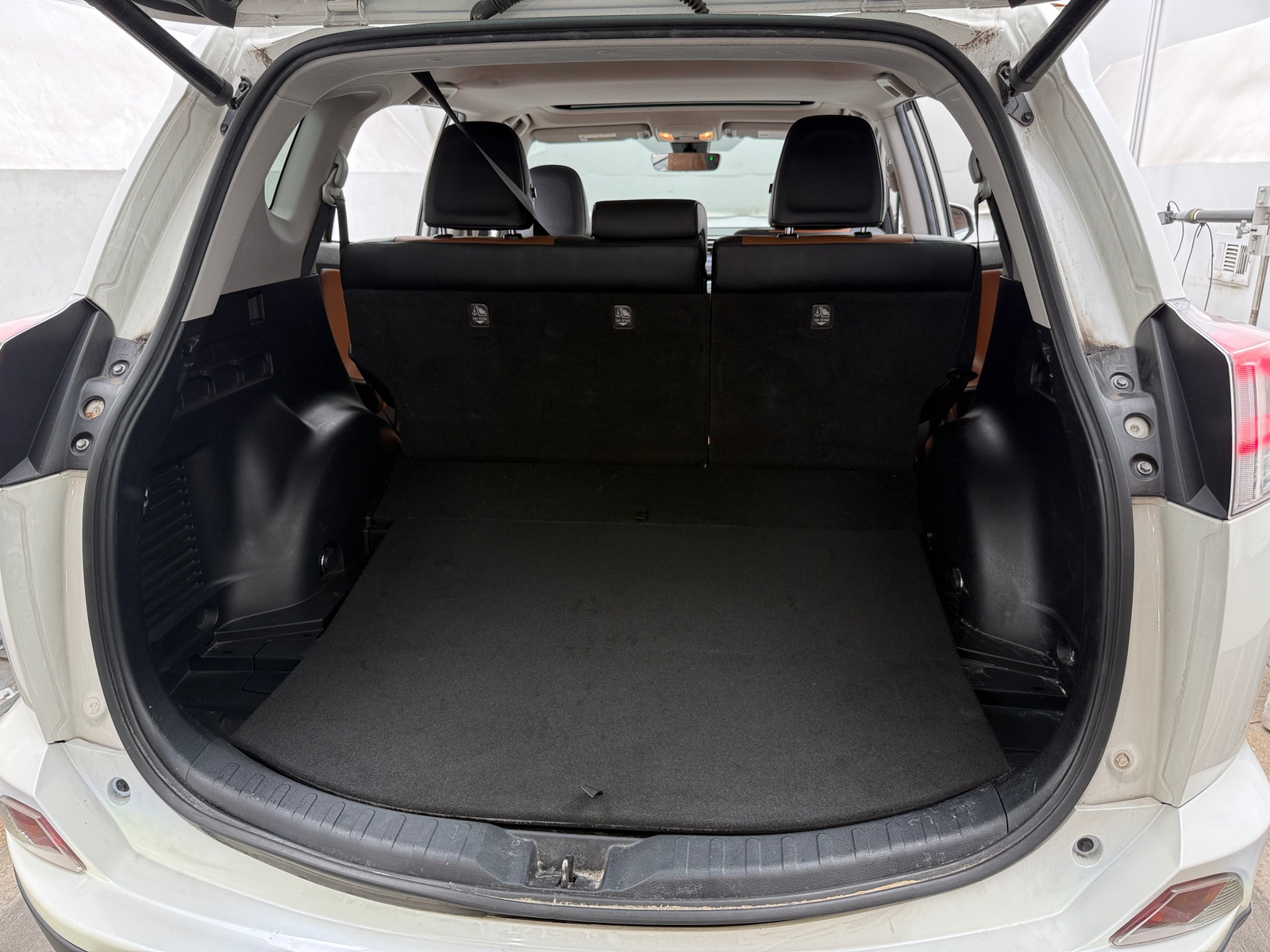 Thumbnail: 2018 Toyota RAV4 - 6