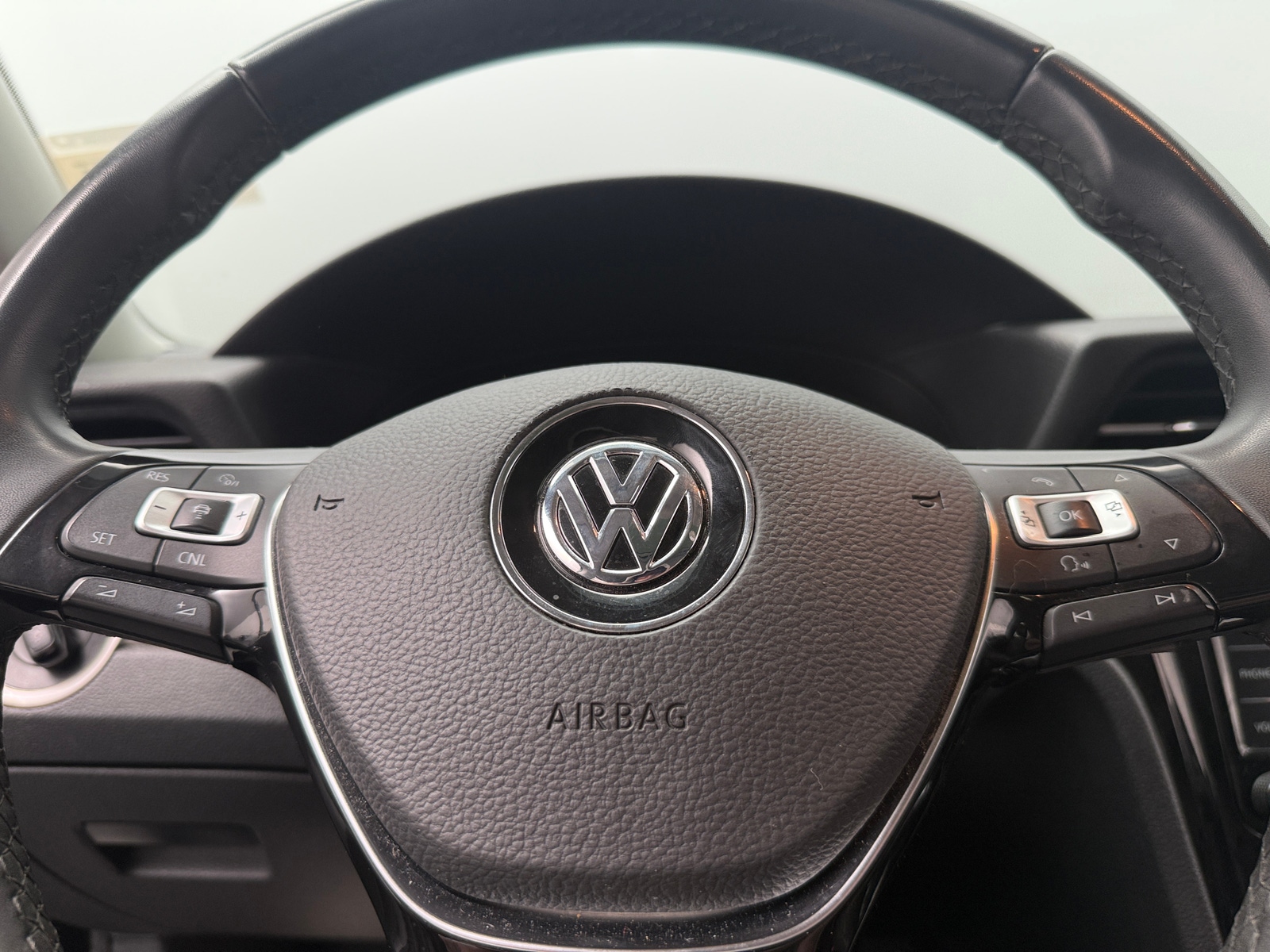 Thumbnail: 2022 Volkswagen Passat - 4