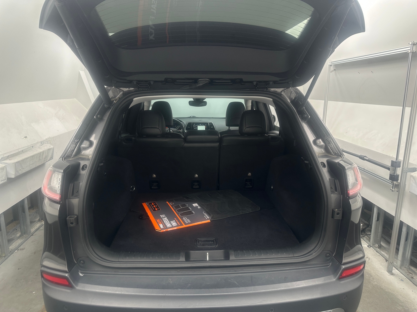 Thumbnail: 2019 Jeep Cherokee - 6