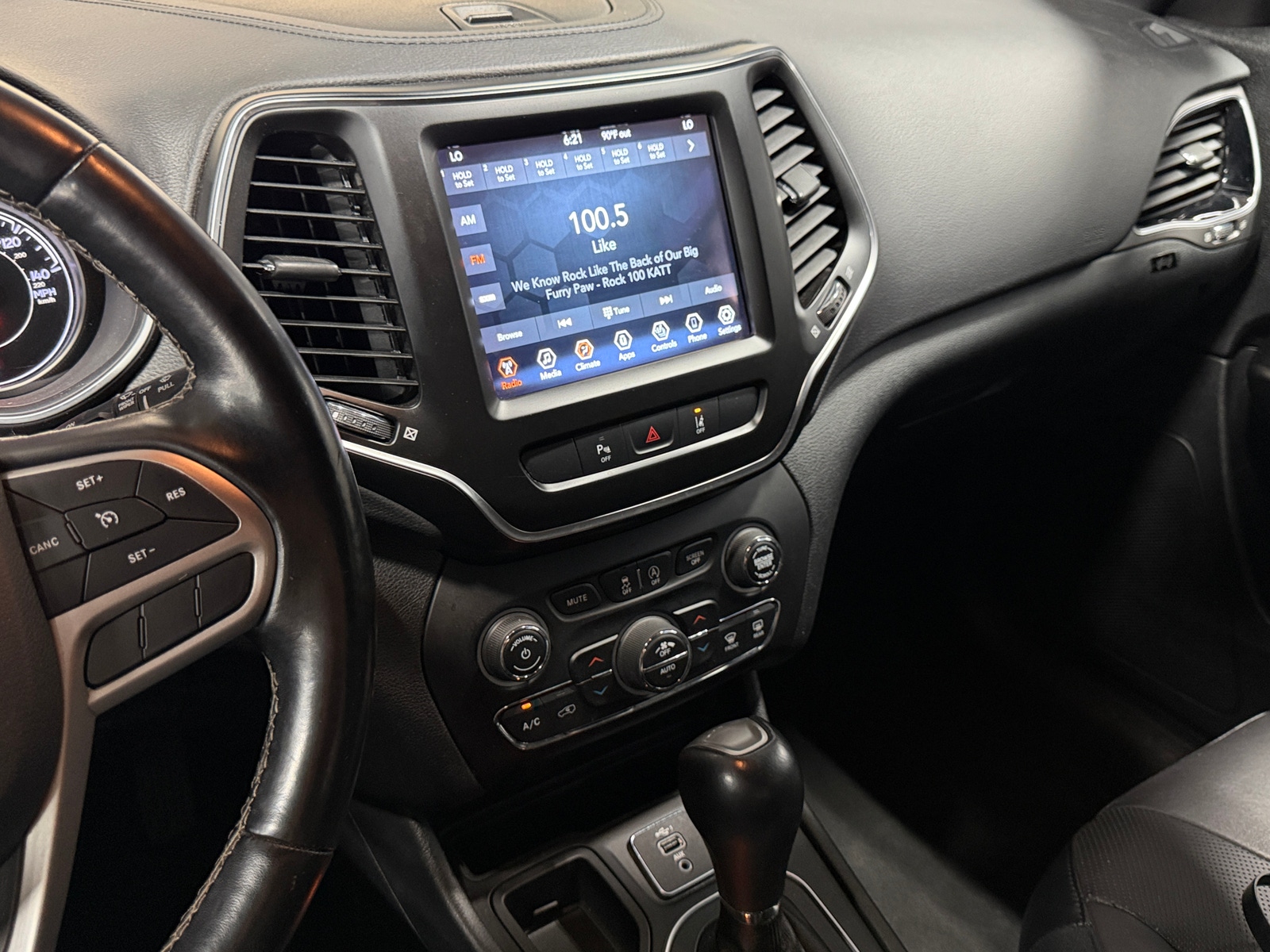 Thumbnail: 2021 Jeep Cherokee - 3