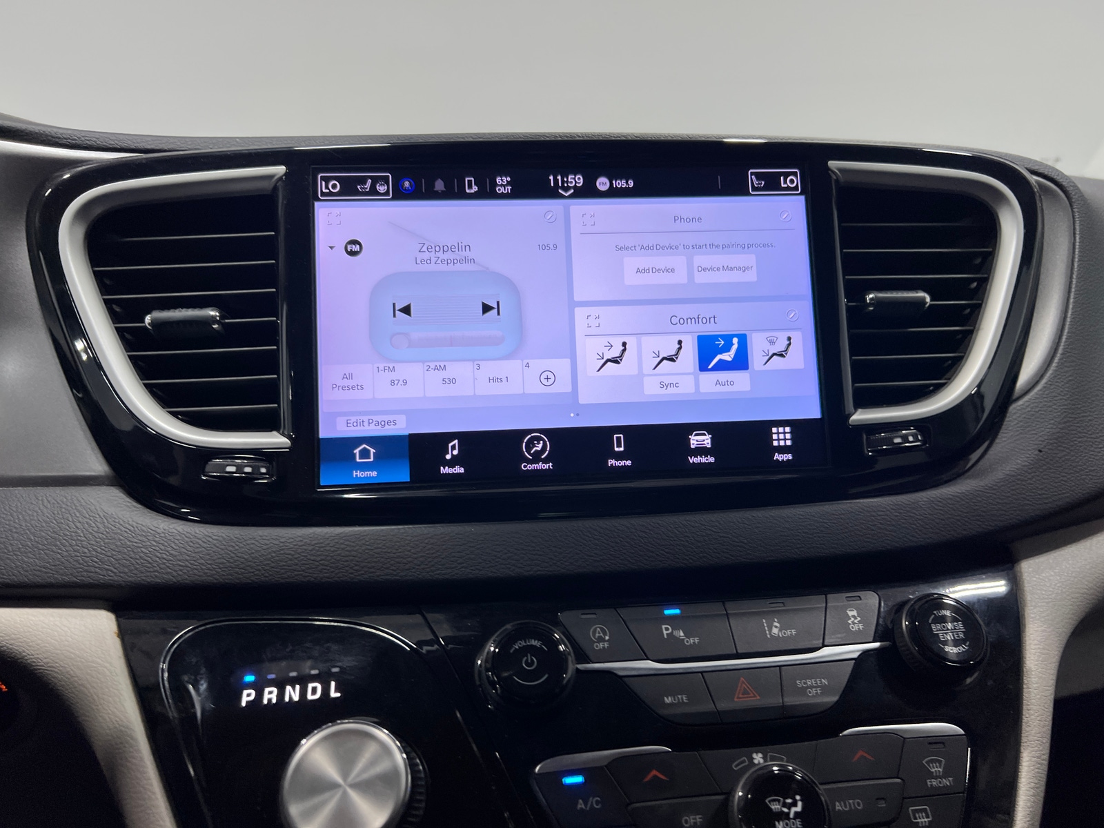 Thumbnail: 2024 Chrysler Pacifica - 3