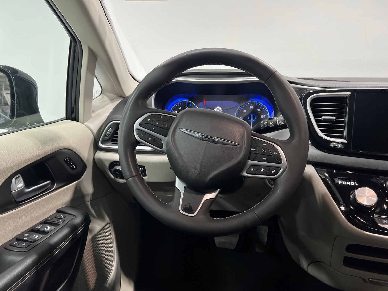 Thumbnail: 2024 Chrysler Pacifica - 4