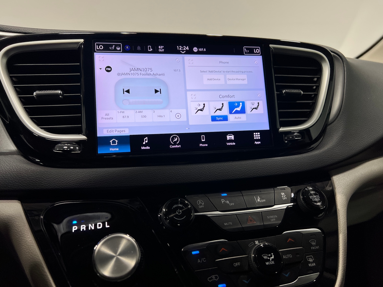 Thumbnail: 2024 Chrysler Pacifica - 3