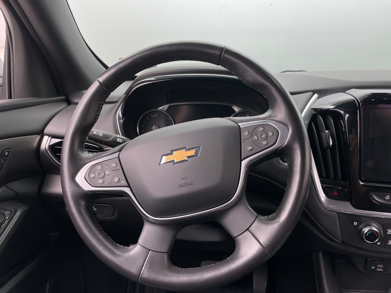 Thumbnail: 2022 Chevrolet Traverse - 4