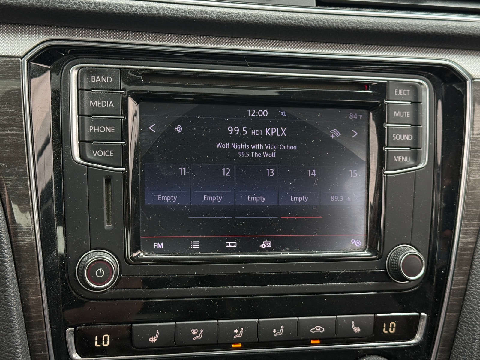 Thumbnail: 2016 Volkswagen Passat - 4