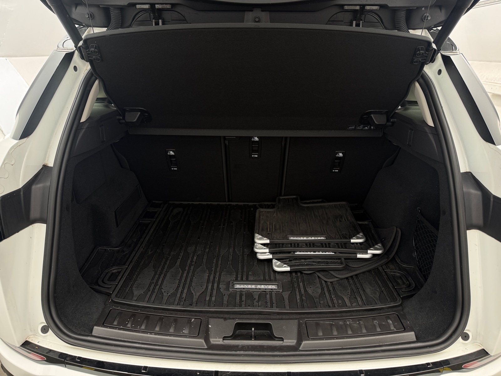 Thumbnail: 2023 Land Rover Range Rover Evoque - 6