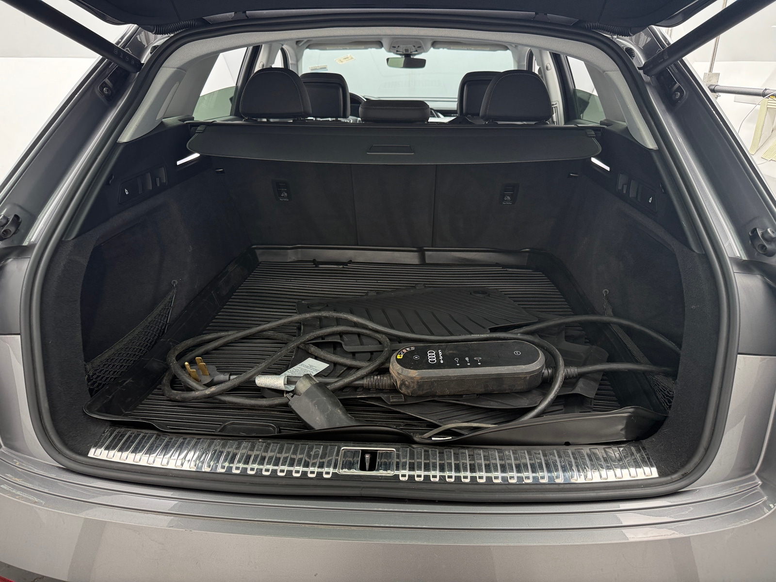 Thumbnail: 2021 Audi e-tron - 6