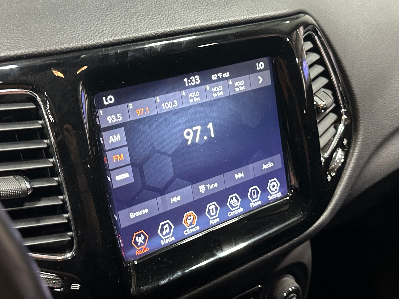 Thumbnail: 2019 Jeep Compass - 3