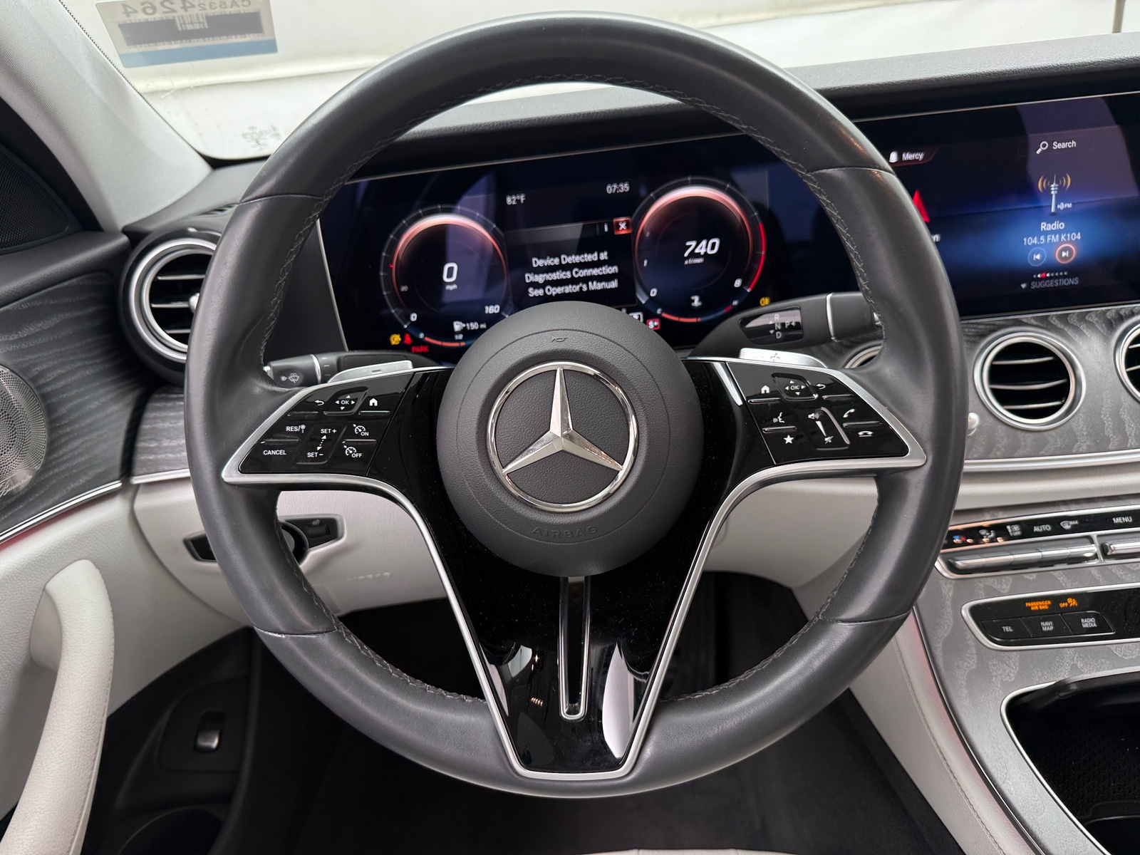 Thumbnail: 2022 Mercedes-Benz E-Class - 4