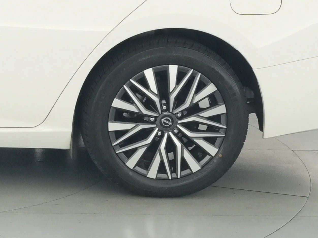 2025 Nissan Altima SV - Photo 15
