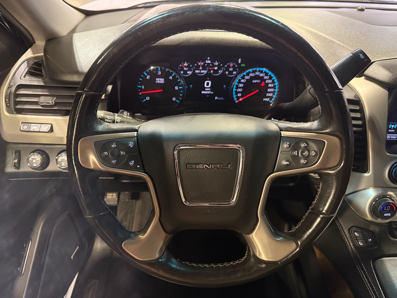 Thumbnail: 2019 GMC Yukon XL - 4