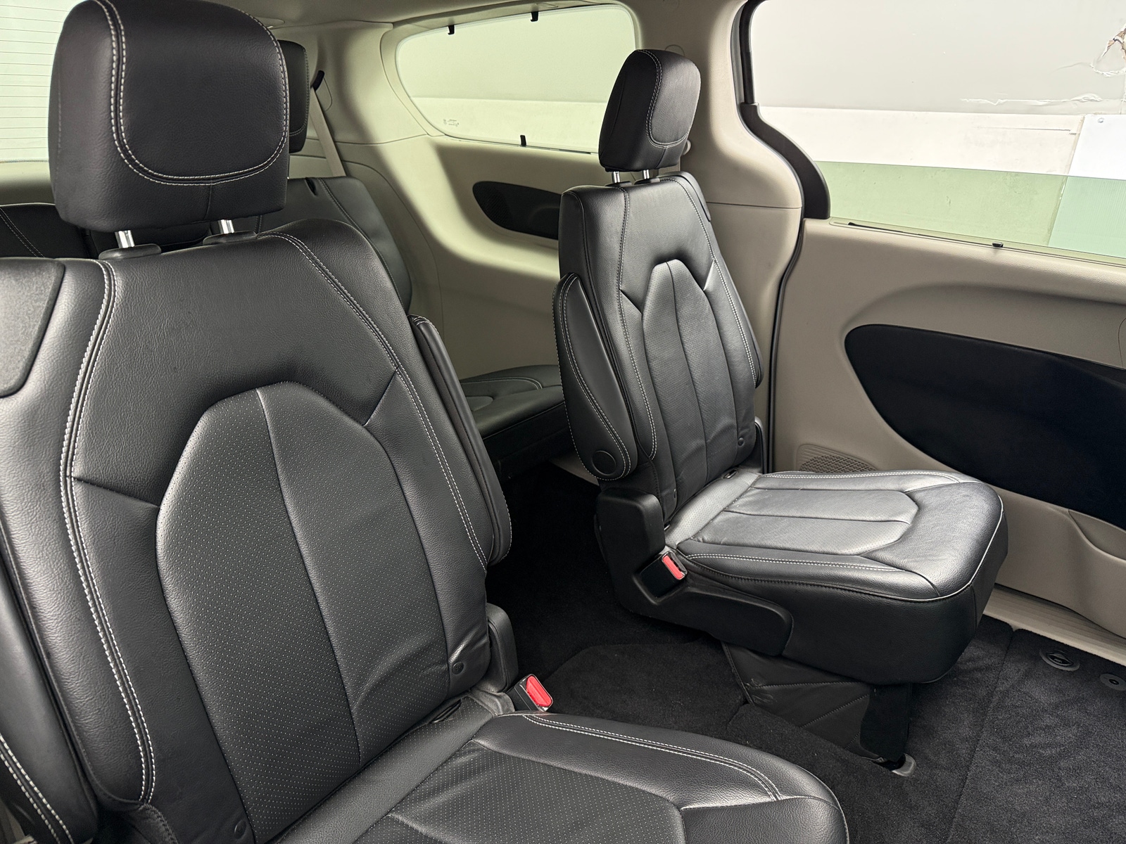 Thumbnail: 2022 Chrysler Pacifica - 5