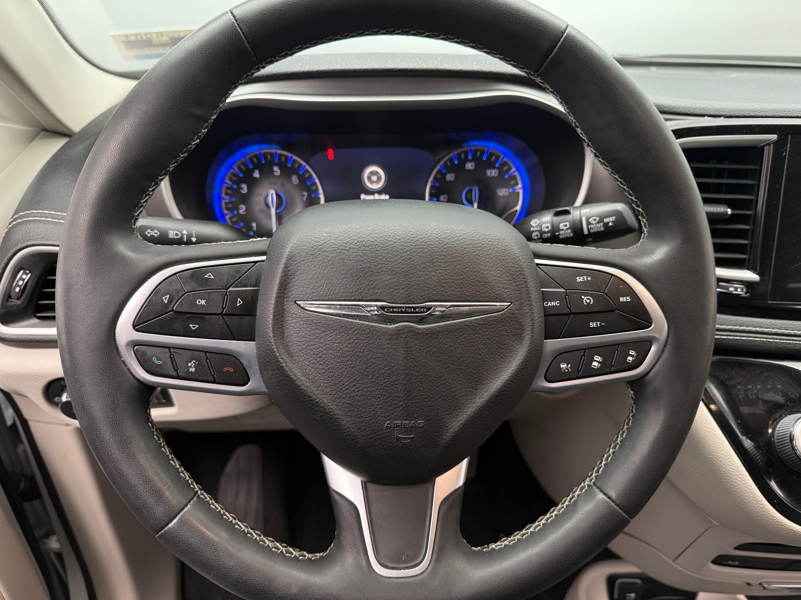 Thumbnail: 2022 Chrysler Pacifica - 4