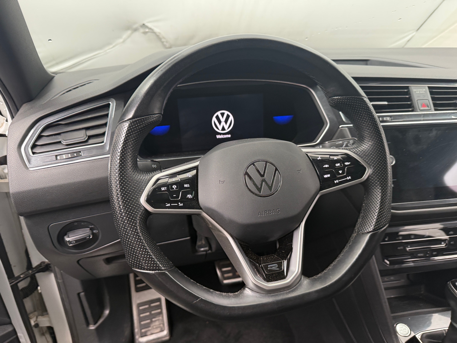 Thumbnail: 2023 Volkswagen Tiguan - 4