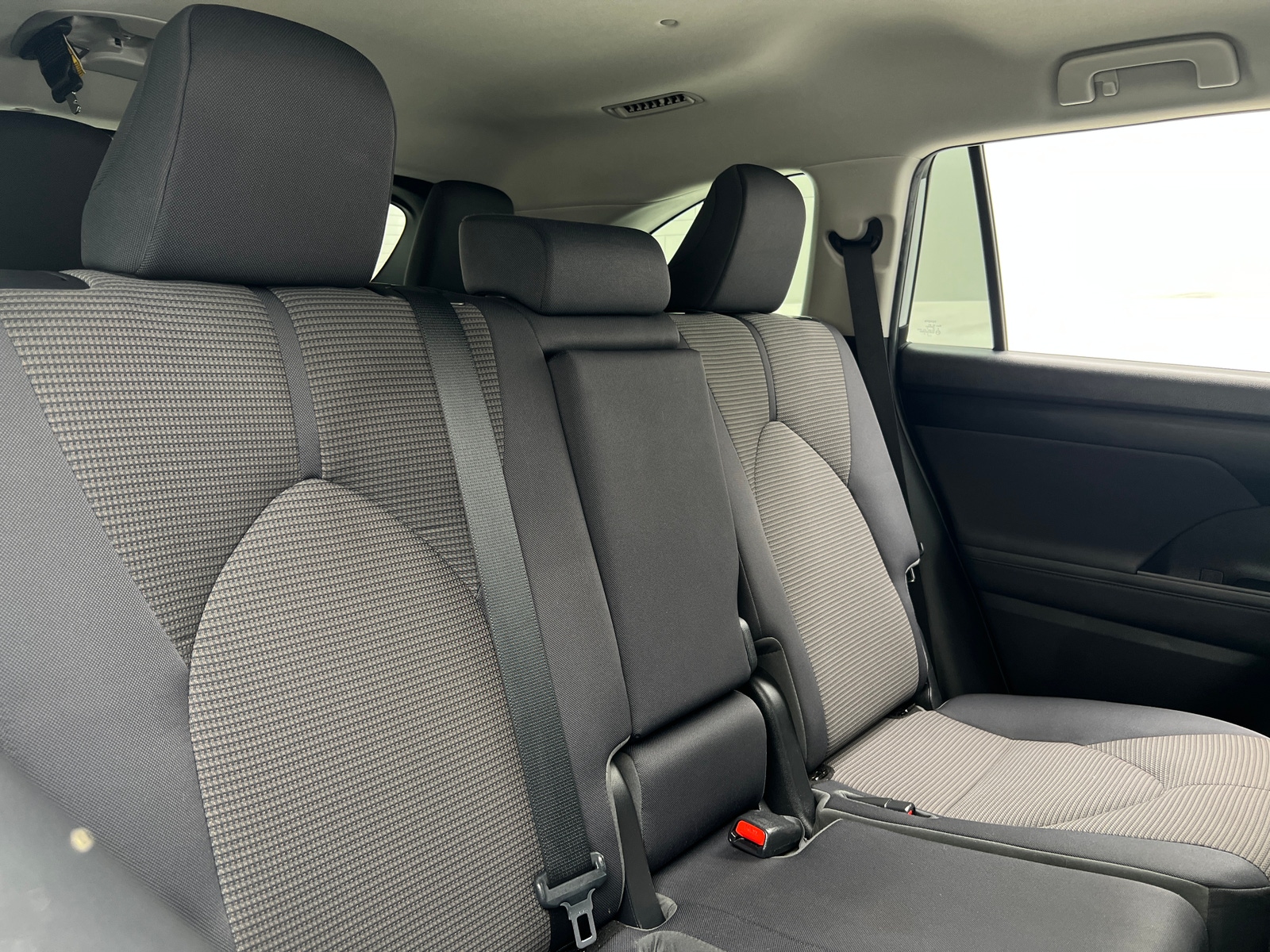 Thumbnail: 2023 Toyota Highlander - 6