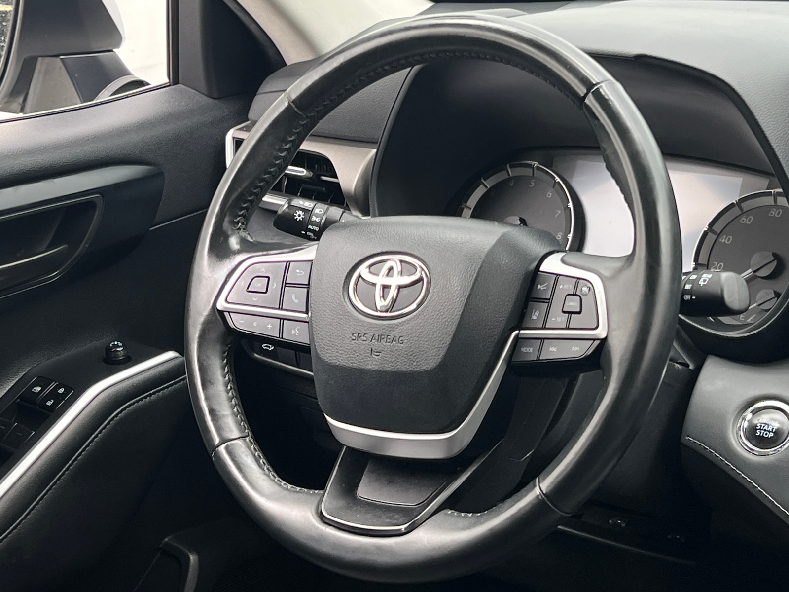 Thumbnail: 2023 Toyota Highlander - 5