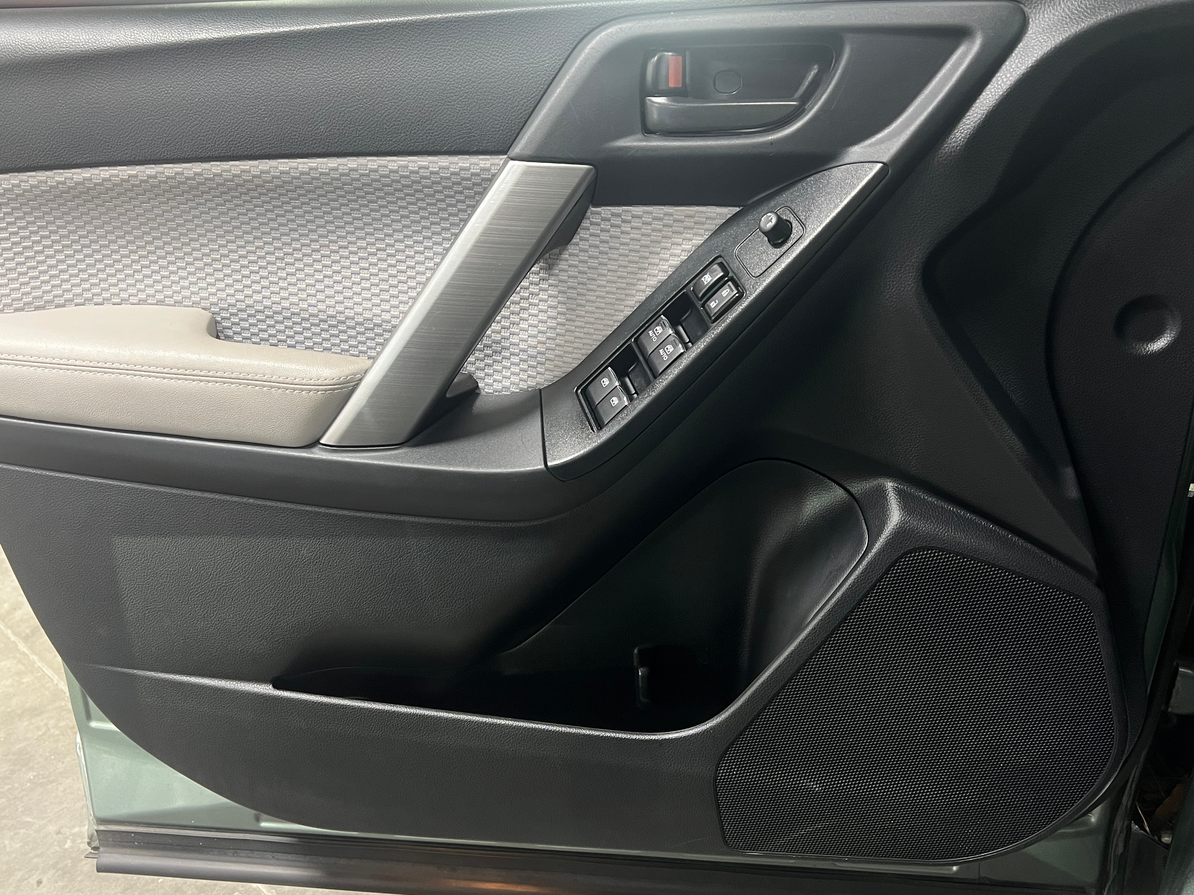 2017 Subaru Forester Base - Photo 8