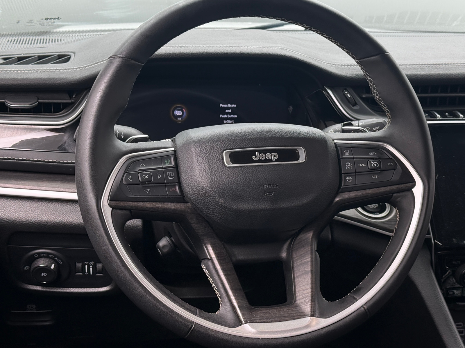 Thumbnail: 2024 Jeep Grand Cherokee L - 4