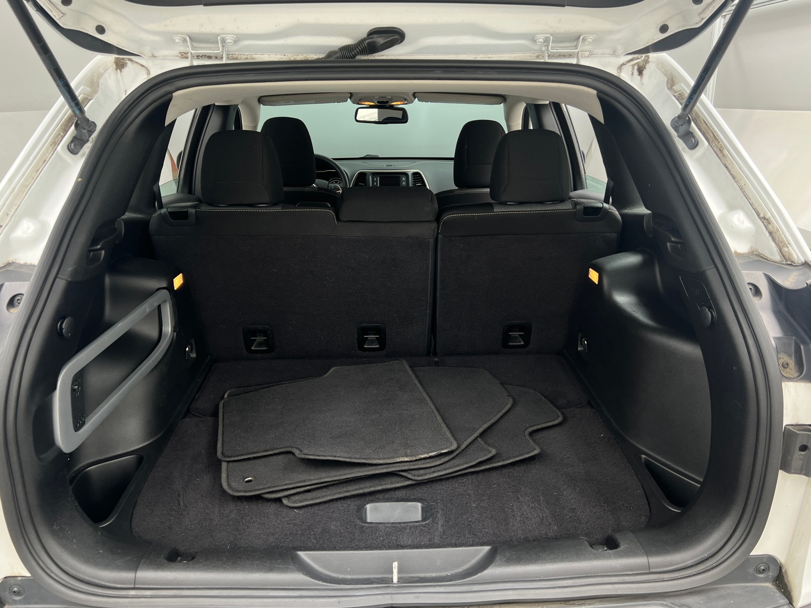 Thumbnail: 2014 Jeep Cherokee - 7