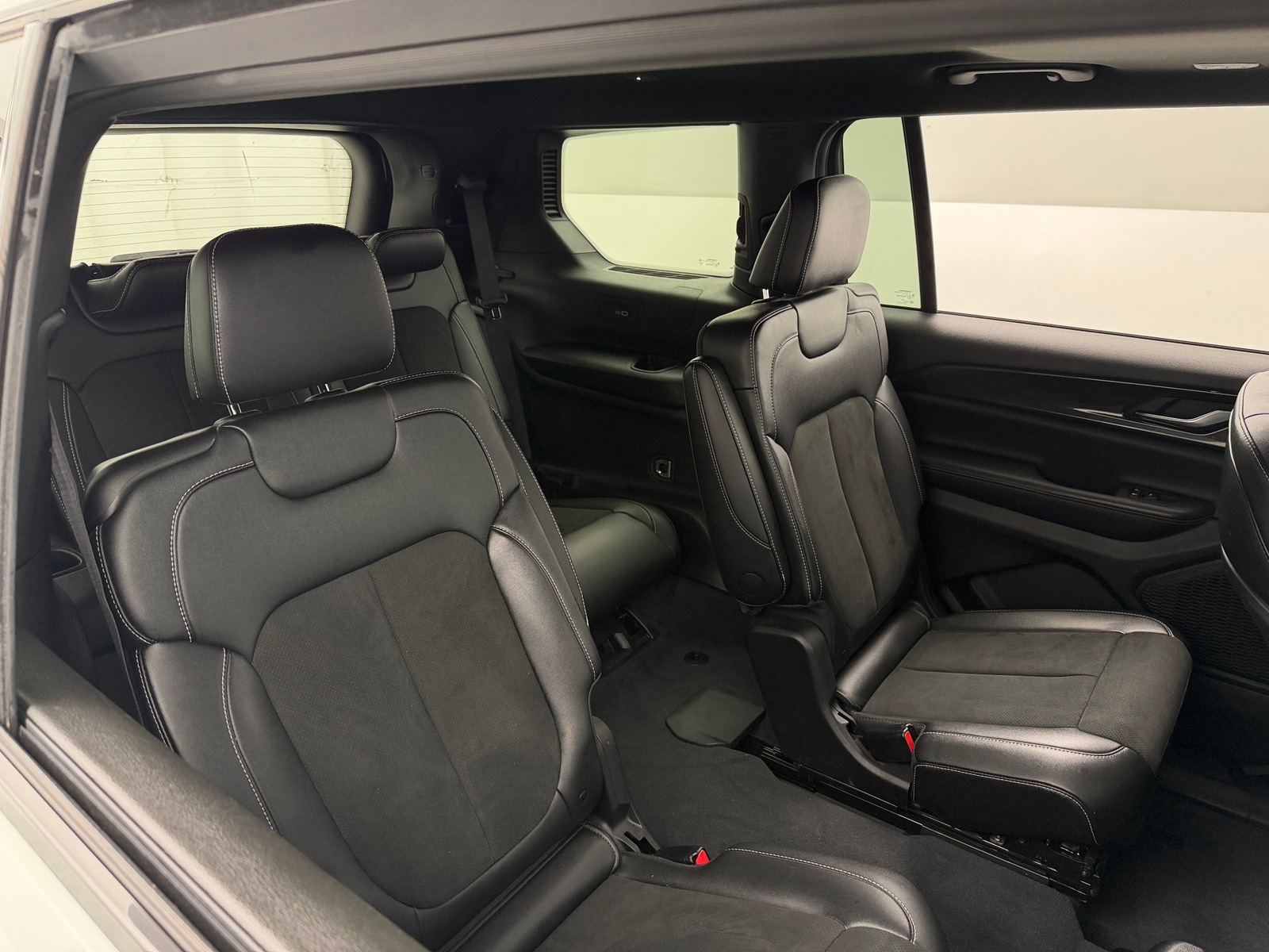 Thumbnail: 2023 Jeep Grand Cherokee L - 5