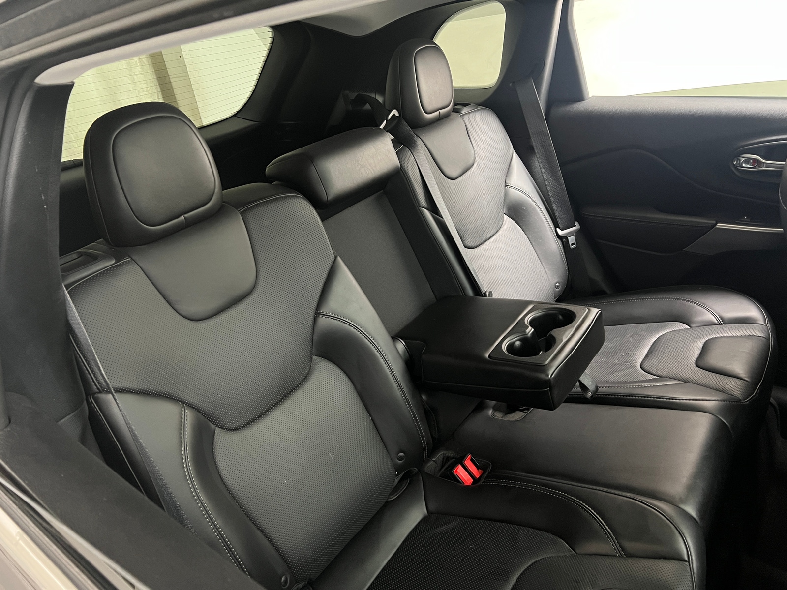 Thumbnail: 2019 Jeep Cherokee - 5