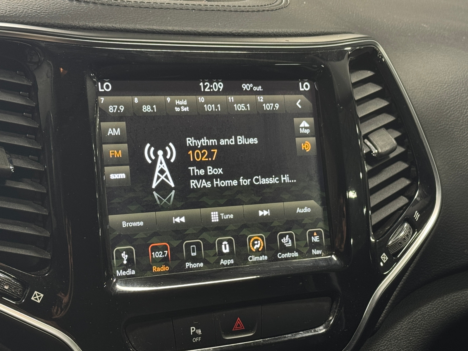Thumbnail: 2019 Jeep Cherokee - 3