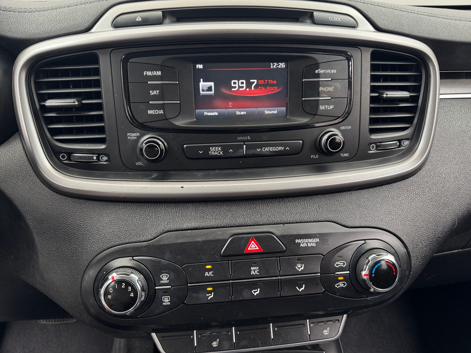 Thumbnail: 2016 Kia Sorento - 4
